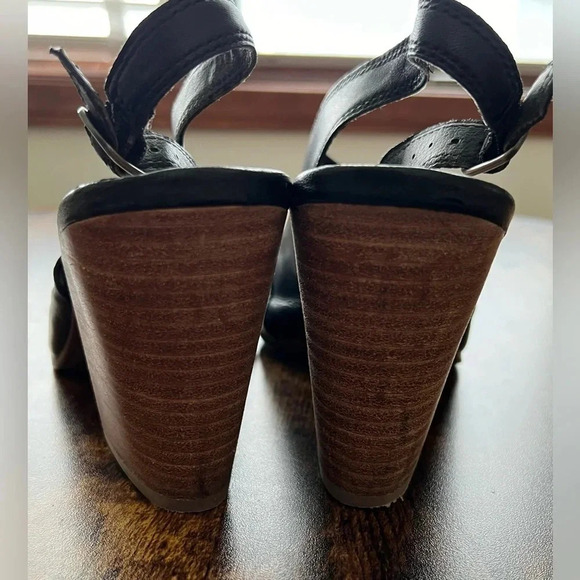 Lucky Brand | ladies Overandie block heel sandal. Size: 10M/42 - Picture 3 of 15